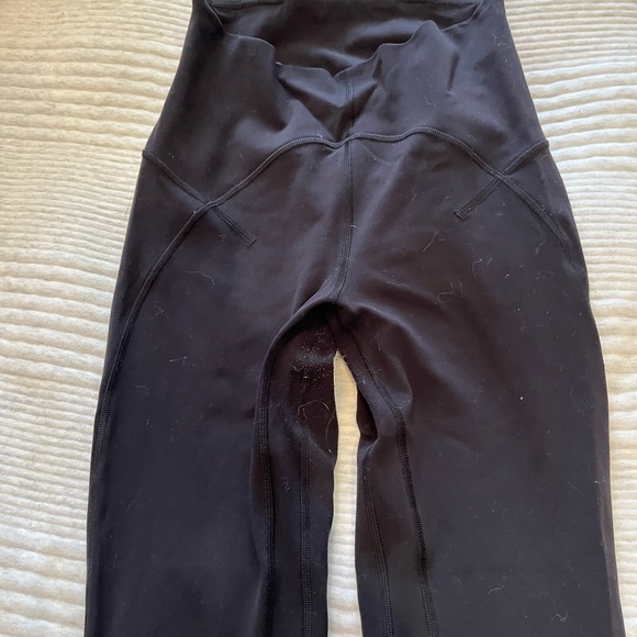 Lululemon 25” unlimit keyhole leggings- size 4 - Picture 3 of 5